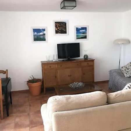 Two Bedroom Apartment With A Communal Pool In Puerto Calero *